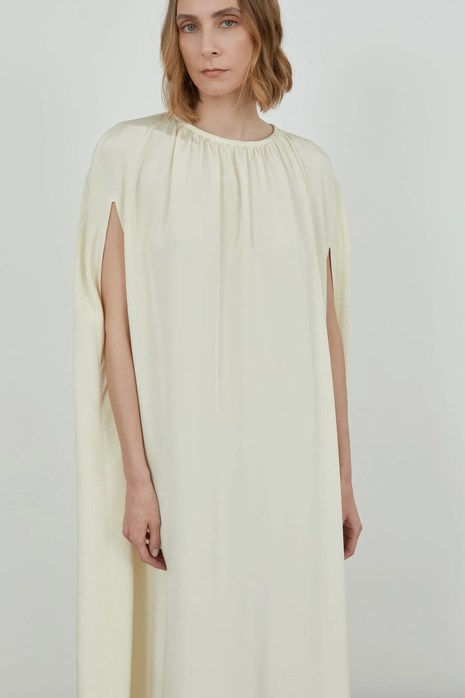 Gillian cape dress | Off white - Crepe silk