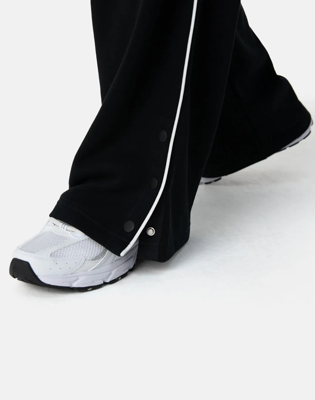 Kin Snap Joggers in Black