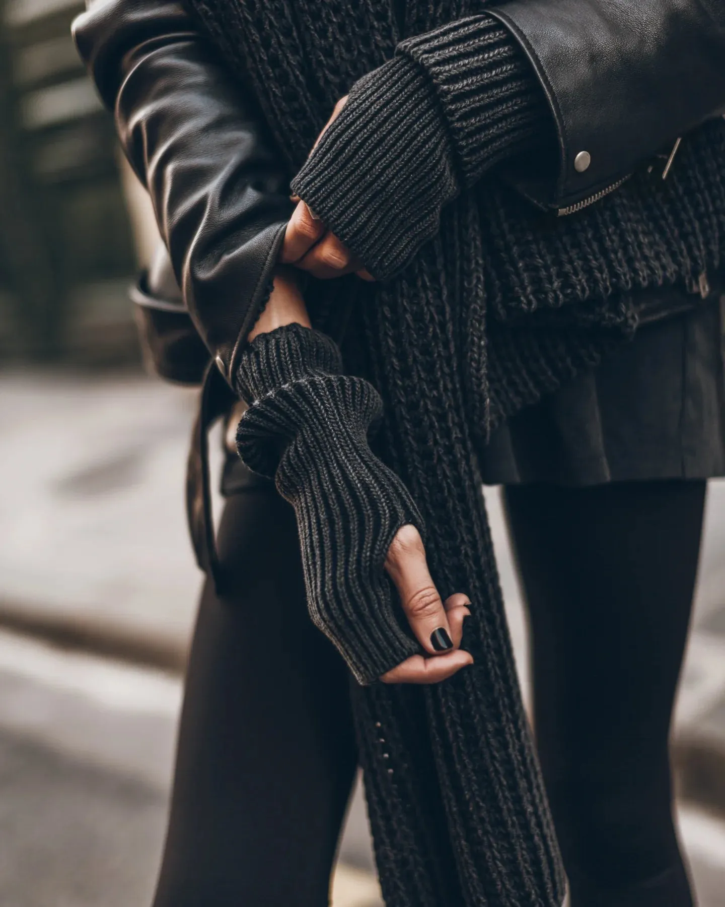 The Dark Faded Knit Gloves