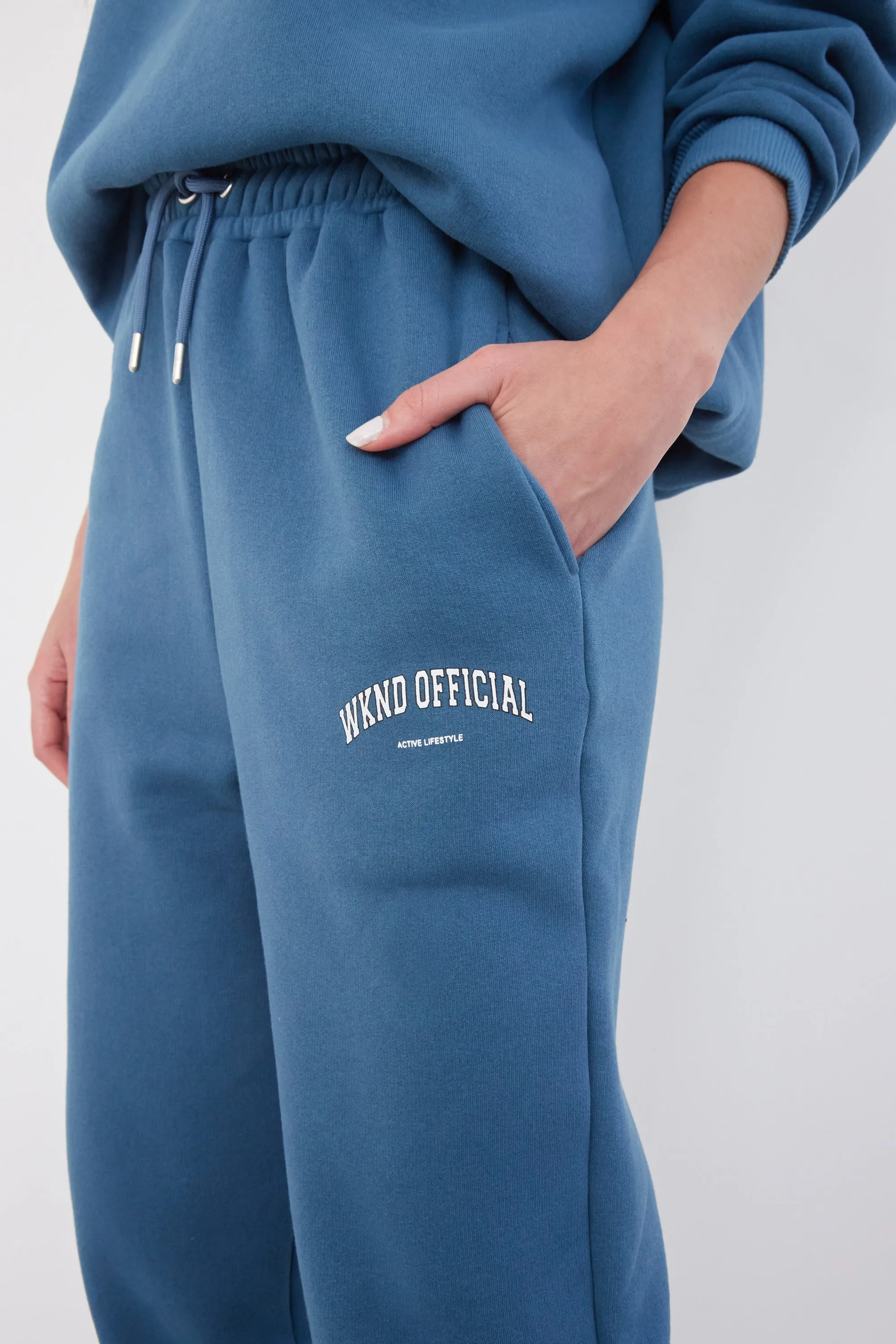 WKND OFFICIAL OVERSIZED JOGGER